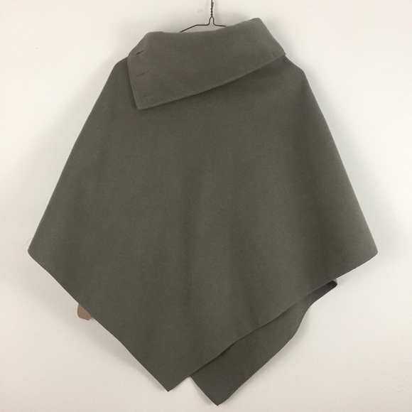 D.X.R. MODA Poncho - Picture 3 of 8